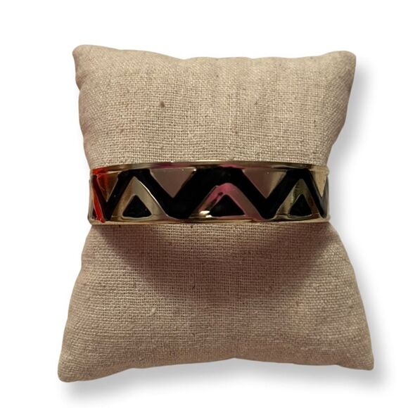 🤯5/$20🤯 Gold And Black Chevron Gold Tone Bangle - Picture 1 of 2